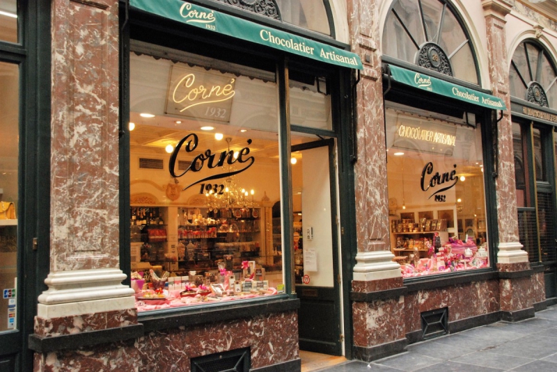 boutique-ROQUEBRUNE SUR ARGENS-min_chocolate_chocolaterie_shop_luxury_chic_gallery_brussels_belgium-558146