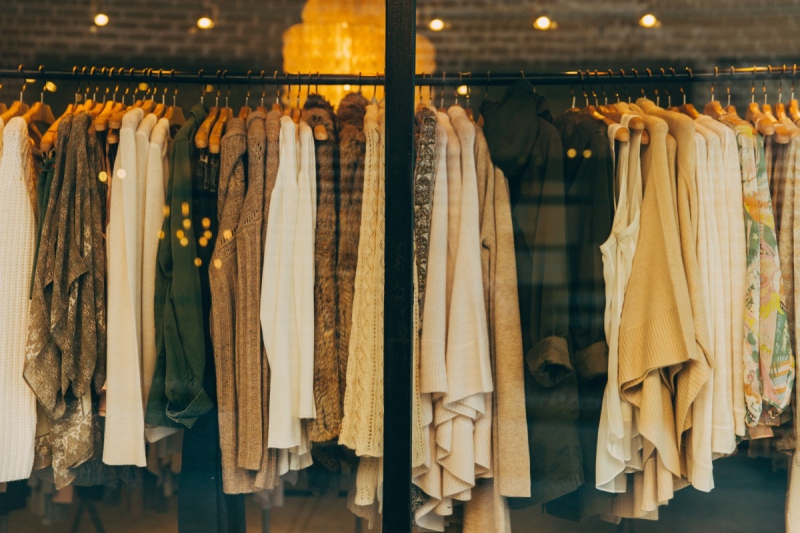 boutique-ROQUEBRUNE SUR ARGENS-min_clothe_fashion_store_shop_window_store_front-21277