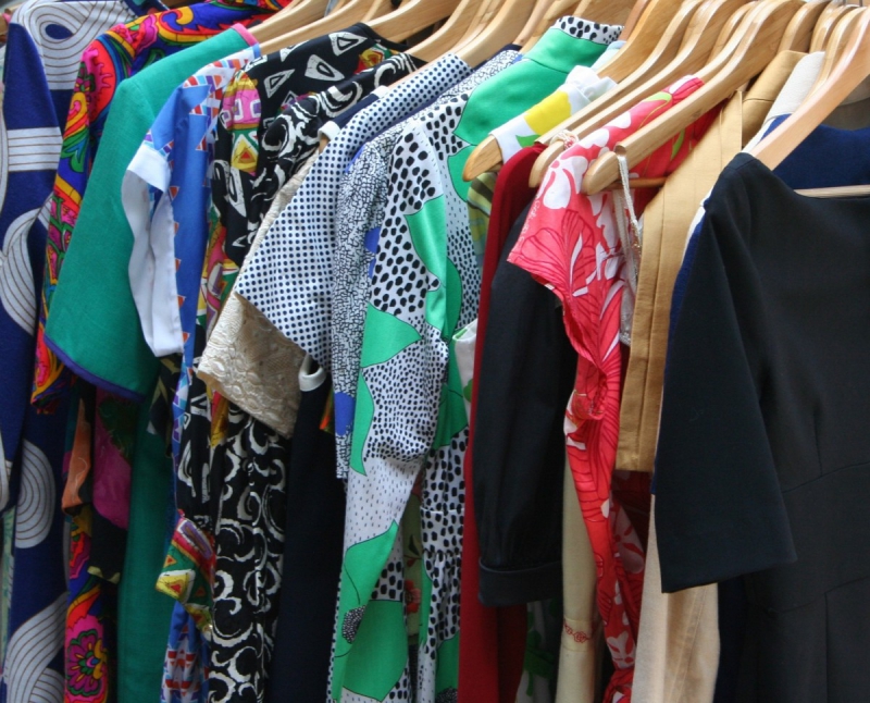 boutique-ROQUEBRUNE SUR ARGENS-min_dresses_apparel_clothing_clothes_clothes_hangers_wooden_hangers_retail_shop_closet-1149845