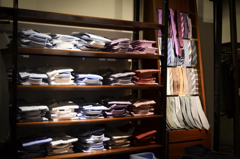 boutique-ROQUEBRUNE SUR ARGENS-min_shirts_exhibition_shop_shopping_shelf_buy_business_clothing-940715